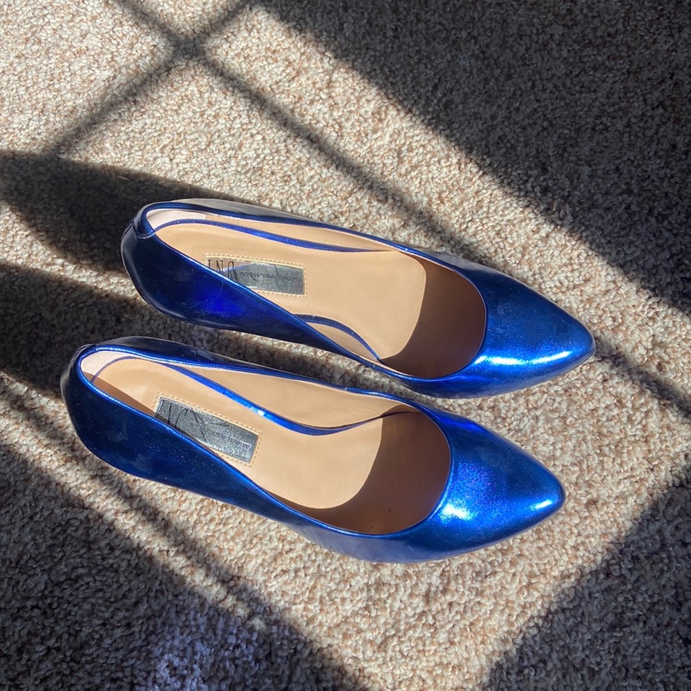 Inc size 8 blue metallic heel